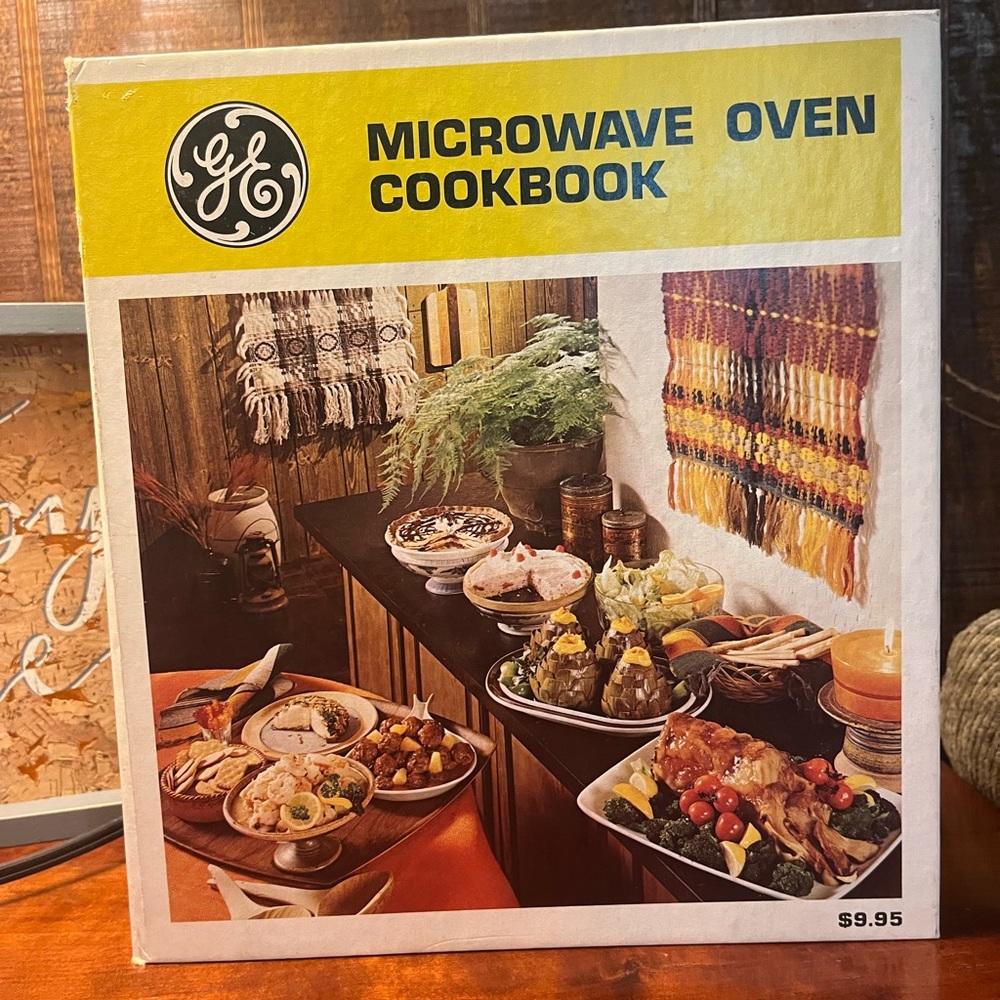Vintage General Electric 70s Microwave Oven Cookbook